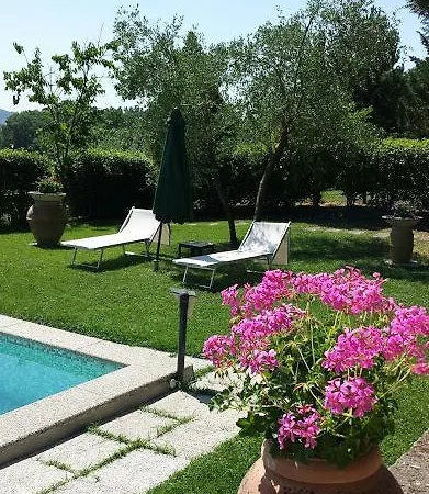 Podere Lamaccia Bed & Breakfast *